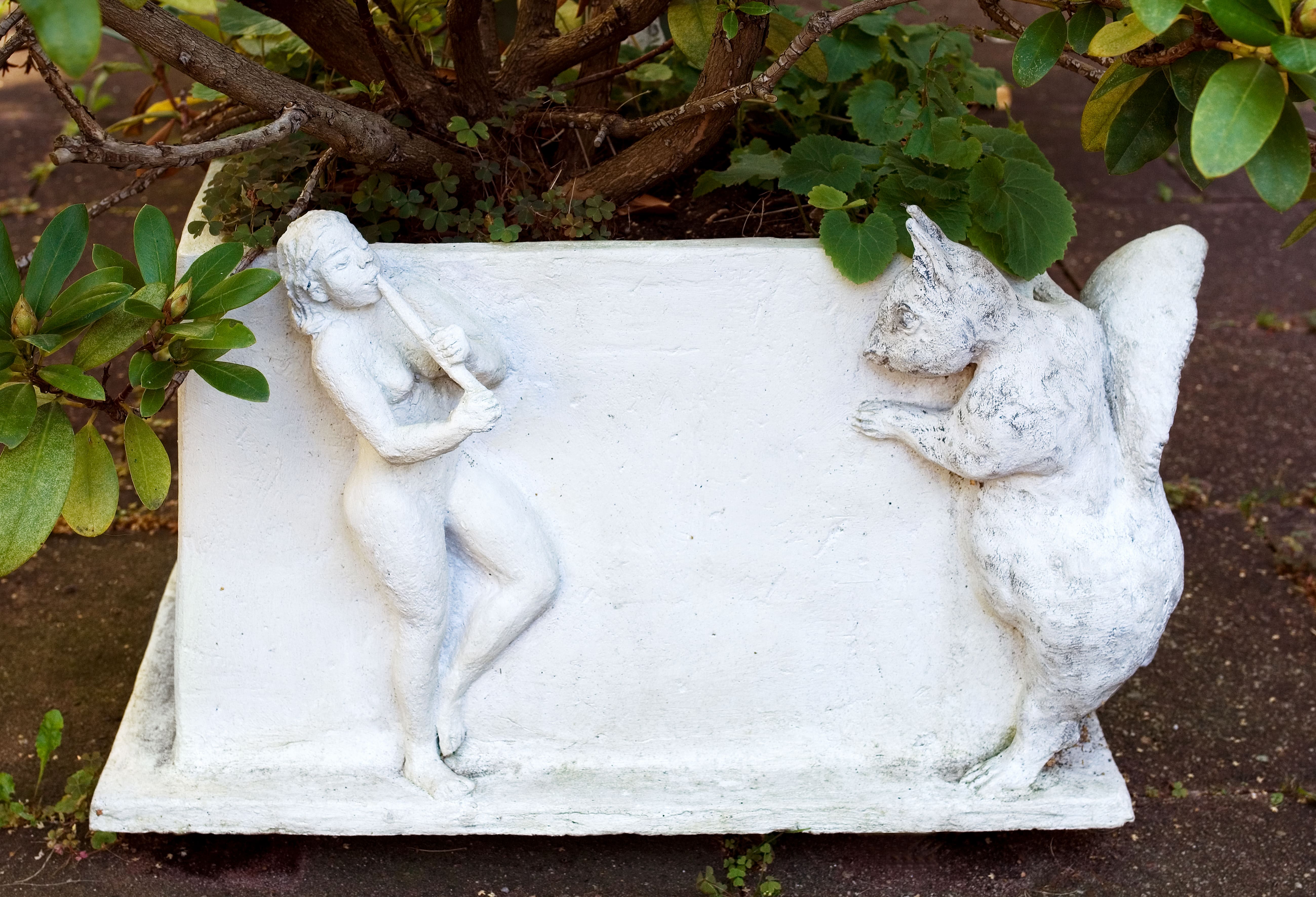 Topf Mädchen mit Eichörnchen Keramik